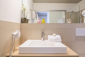 Room 5 Apartments