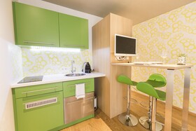 Room 5 Apartments