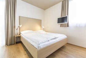 Room 5 Apartments