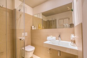 Room 5 Apartments