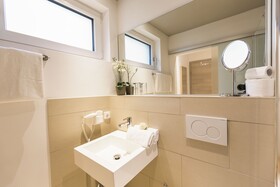 Room 5 Apartments