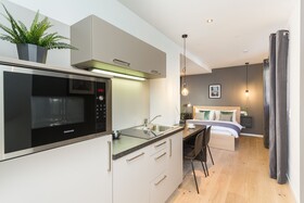 Room 5 Apartments