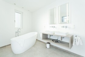 Room 5 Apartments