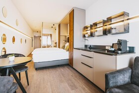 Nikolaus by AvenidA Panoramic Wellness Suites