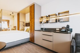 Nikolaus by AvenidA Panoramic Wellness Suites