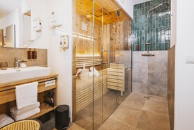 Nikolaus by AvenidA Panoramic Wellness Suites