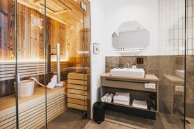Nikolaus by AvenidA Panoramic Wellness Suites