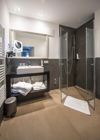 Two Timez Boutique Hotel