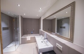 Two Timez Boutique Hotel