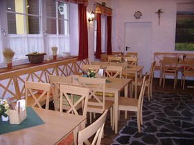 Gästehaus Hotel Pension & Heuriger Gmoana