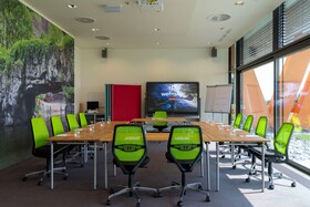 Hotel AVIVA make friends