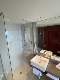 Hotel AVIVA make friends