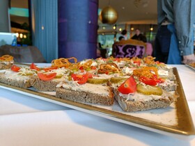 Hotel AVIVA make friends