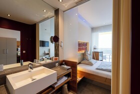 Hotel AVIVA make friends