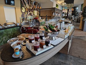 Hotel AVIVA make friends