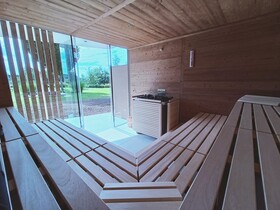 Hotel AVIVA make friends