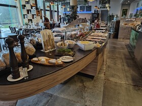 Hotel AVIVA make friends