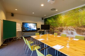 Hotel AVIVA make friends