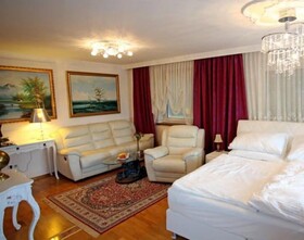 Hoeckner Plaza Hotel