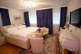 Hoeckner Plaza Hotel