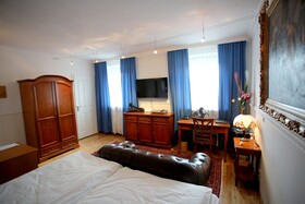Hoeckner Plaza Hotel
