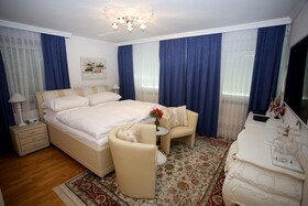 Hoeckner Plaza Hotel