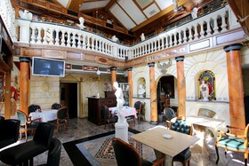 Hoeckner Plaza Hotel
