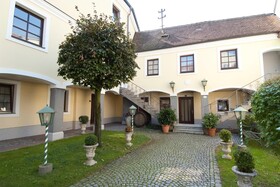Biedermeier Hof