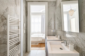 6 Rooms 1070
