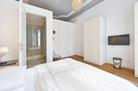 6 Rooms 1070