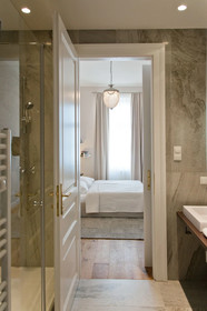 6 Rooms 1070