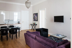 6 Rooms 1070