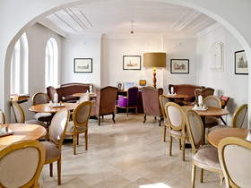 Self-Check-In Hotel Adlon