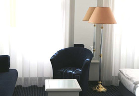 Self-Check-In Hotel Adlon