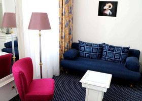 Self-Check-In Hotel Adlon