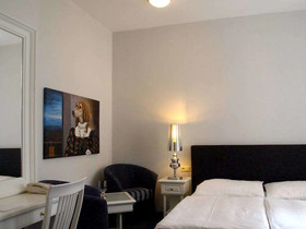 Self-Check-In Hotel Adlon