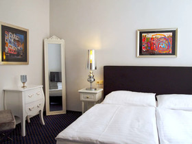 Self-Check-In Hotel Adlon