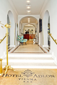 Self-Check-In Hotel Adlon