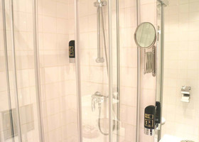 Self-Check-In Hotel Adlon