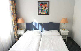 Self-Check-In Hotel Adlon
