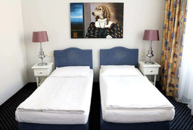 Self-Check-In Hotel Adlon