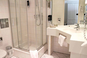 Self-Check-In Hotel Adlon