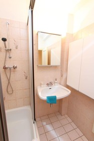 CheckVienna - Apartment Kriehubergasse