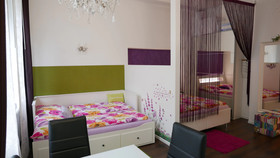 GoVienna Small Modern Apartment
