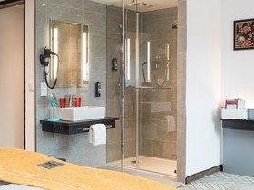 Holiday Inn - the niu, Franz Vienna