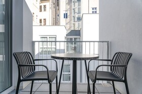 Numa Vienna Terra