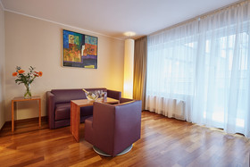 Pakat Suites