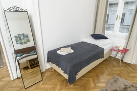 Senator Suite Stephansplatz by Welcome2vienna