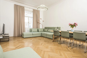 Senator Suite Stephansplatz by Welcome2vienna