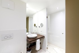 SIMM's Hotel